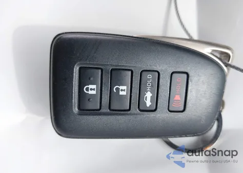 2018 Lexus Is 300 z USA, uszkodzony, nr VIN JTHBA1D24J5073933